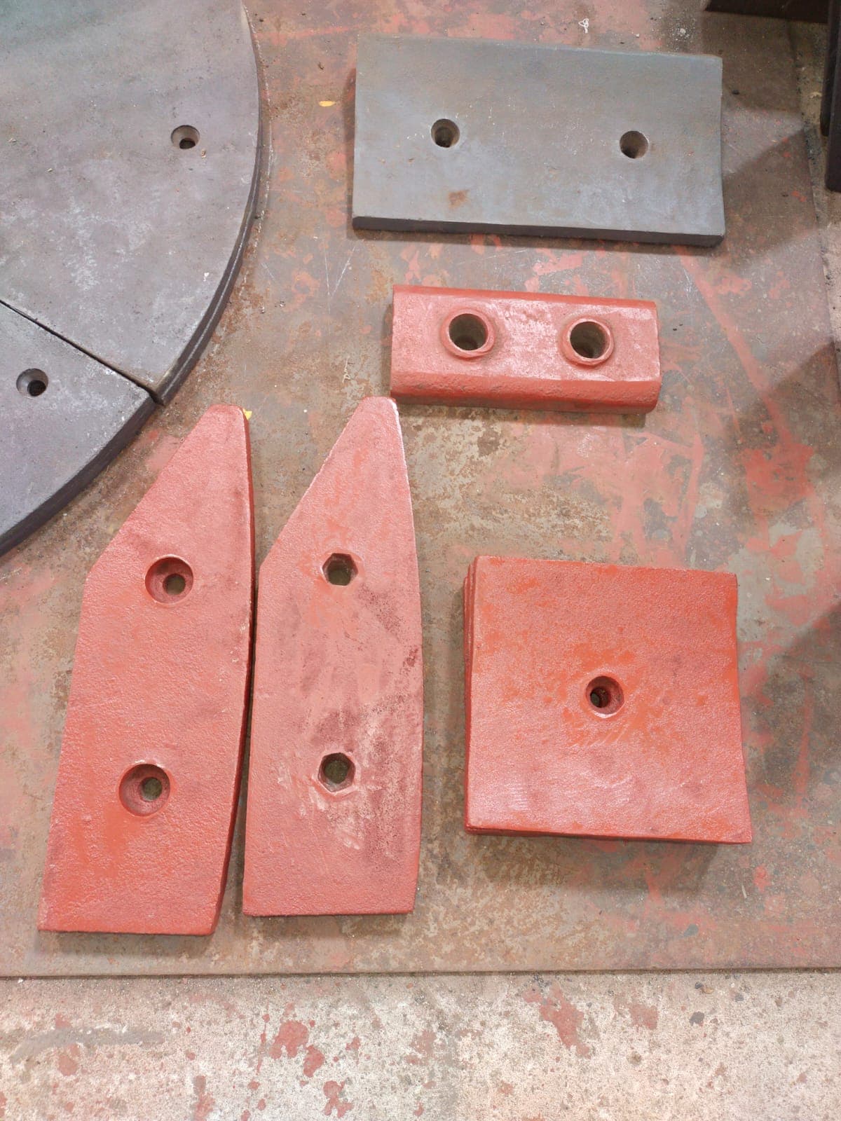 Assorted wear plates in grey and red primer finish