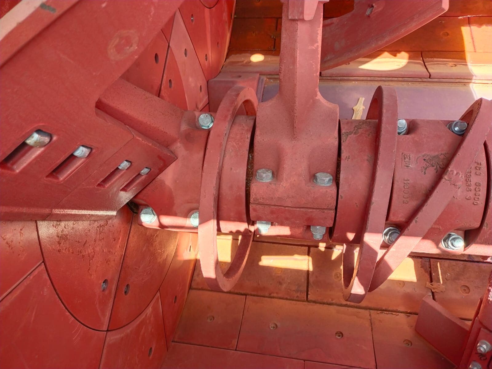 Horizontal shaft mixer interior with bolted wall plates