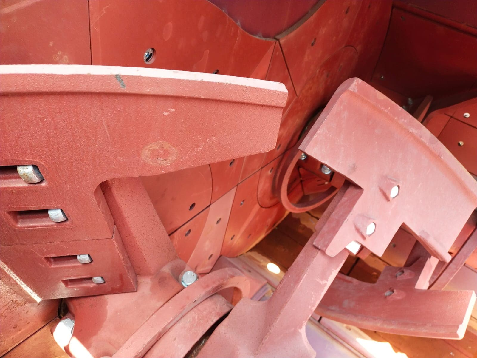 Mixing paddle and wall plate detail inside plant mixer
